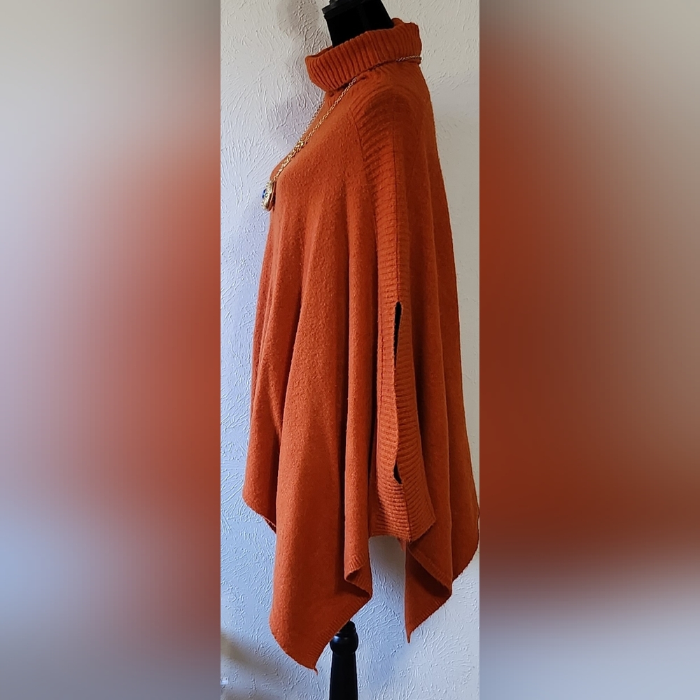 Lou & Grey large Poncho - Picture 2 of 7